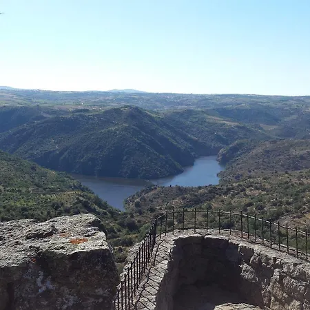 Douro Natura بيت ضيافة موغادورو